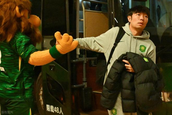 34岁张稀哲将重返国足？主帅邵佳一直接给出回应，球迷直呼意外！