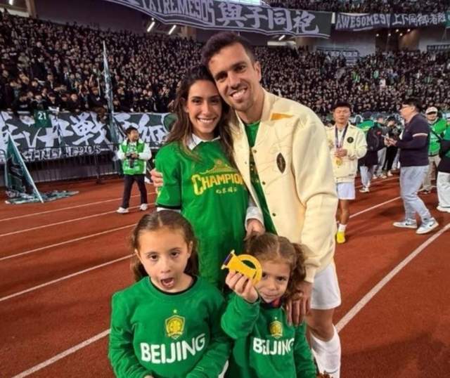 塞尔吉尼奥:国足会在新帅带领下变好，我随时可以帮忙！