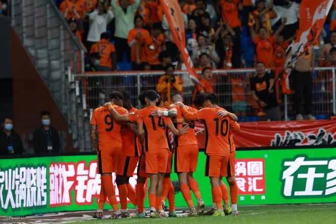 一锅端！3大国脚集体转会，加盟中超新贵，组豪华阵容，投入2.6亿