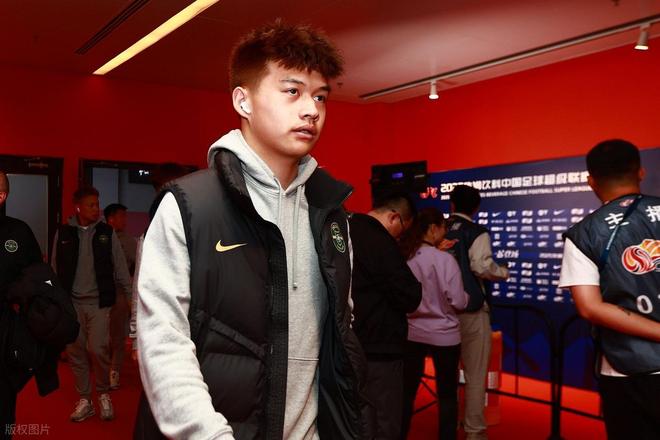 国足亚洲杯悬了？后防线突发一波伤病潮，两大核心中卫已不能训练