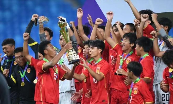 15:00，CCTV不直播！U15国足vs日本，首战盼爆冷，冲三连胜=卫冕