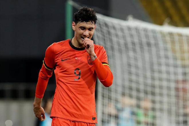 向余望终于进球了！4-0！国足迎来大胜，拜合拉木领衔4人破门