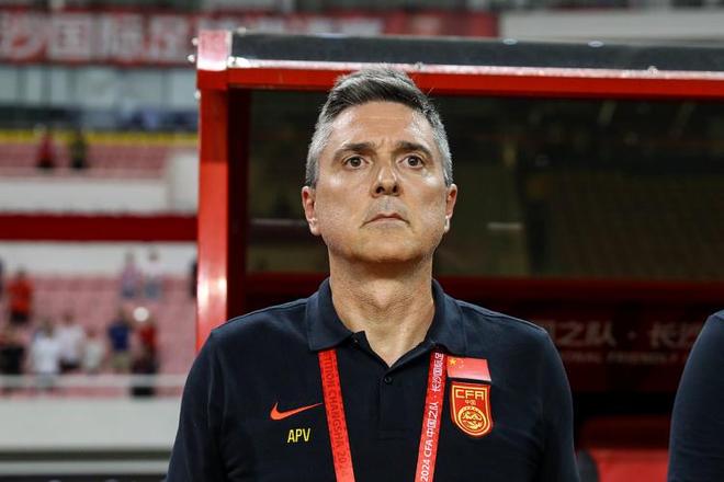 中国队抵达迪拜，正式备战U23亚洲杯，2周4场热身，荷乙核心加入