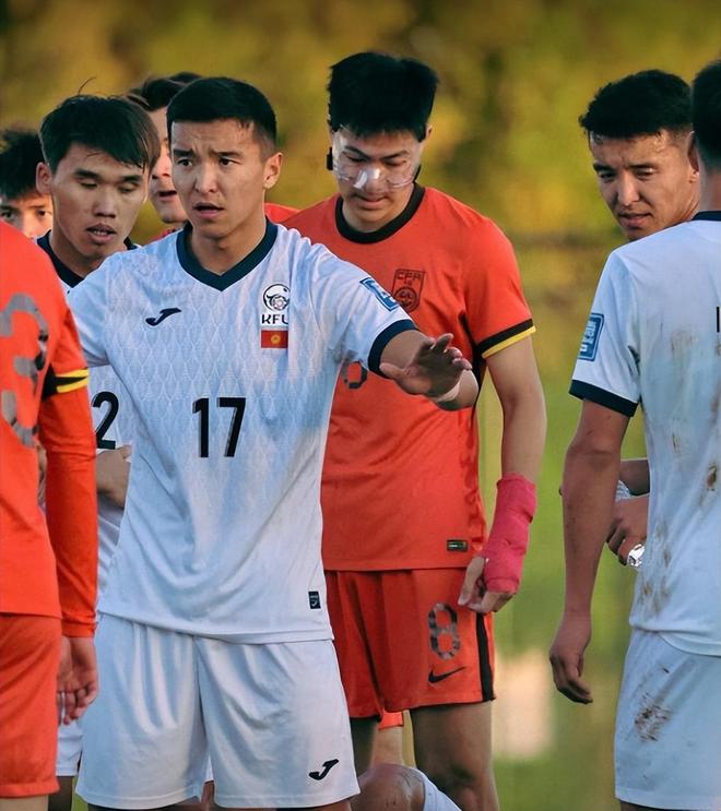 开门红！10人中国队1-0力克老对手，王钰栋建功，彭啸火线复出