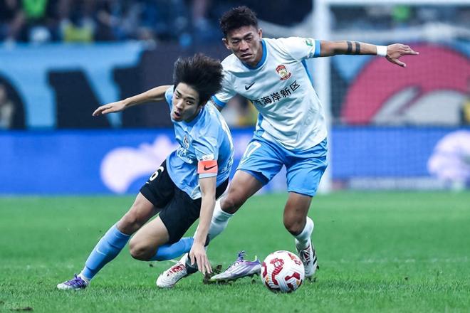 意外！朱鹏宇当大连英博队长充满争议？主帅李国旭：确实是有争议