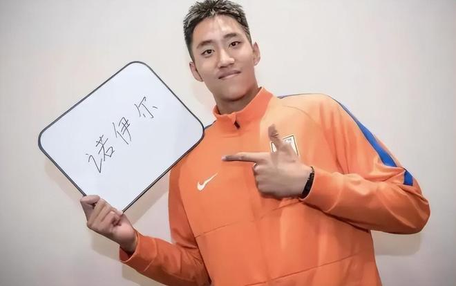 于金永终于在公开场合久违露面！参加高准翼婚礼，引发热议