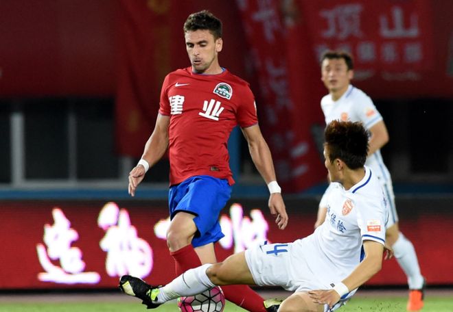 可惜了：中超传奇球星踢业余比赛，曾被国足冷落，已不复当年之勇