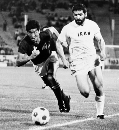 先工人后空部，1981年世预赛国足主力左后卫，“牛皮糖”臧蔡灵