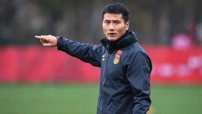 联赛冠亚军一共只有5人入选？邵佳一的国足新名单让海港申花球迷郁闷了