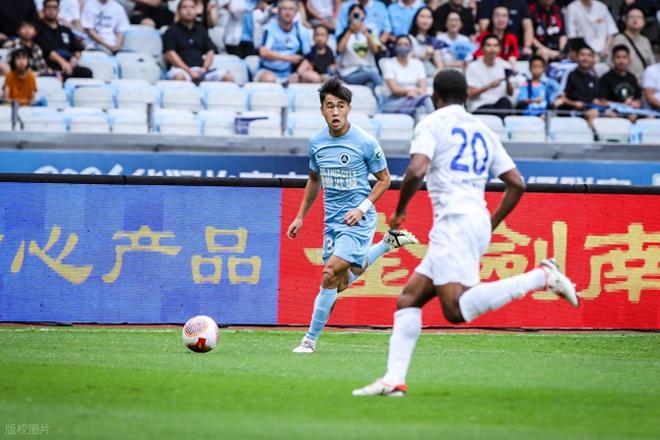 令人唏嘘！国足天才戴伟浚重返深圳新鹏城，生涯被申花彻底毁了？