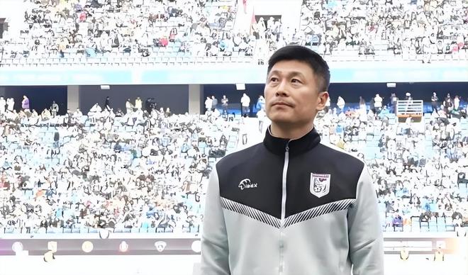 他刚带领英博二队冲乙！如今就被邵佳一招入国足当助教，引发热议