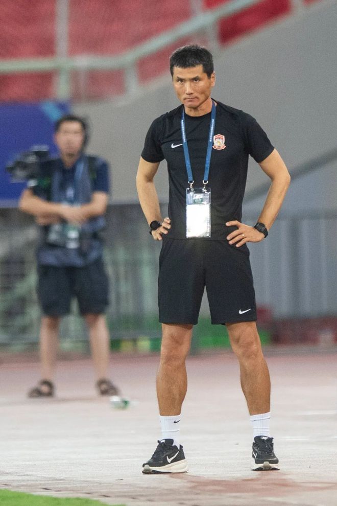 “邵式国足”首次集训大名单公布：老将为主，平均年龄28.5岁