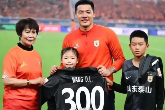 刘殿座明知道去国足就是当陪练，为何每次都毫无怨言，值得点赞