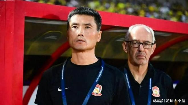 邵佳一国足首期名单，国脚年龄结构分析，此15人无缘但可随时递补