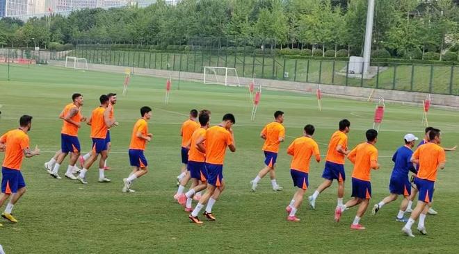 中超|开始新征“橙”！泰山球员3日归队进行冬训
