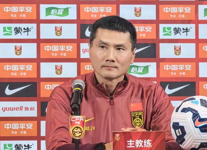 邵佳一正式上任国足主帅：要打出让国人满意的拼搏精神和成绩