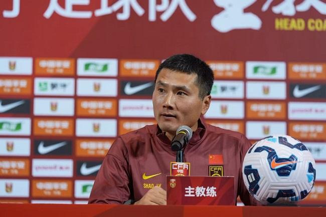 邵佳一谈执教国足目标：以拼搏精神与成绩回报国人