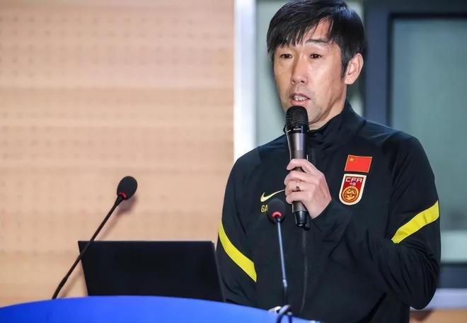 前国足主帅将加盟浙江队教练组，未来会被委以重任，直接辅佐新帅