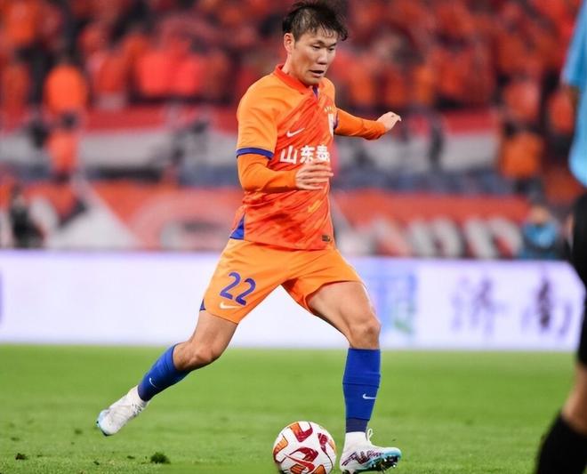 前鲁能95后第一后腰官宣离队，直接现身新东家，曾多次入选国足