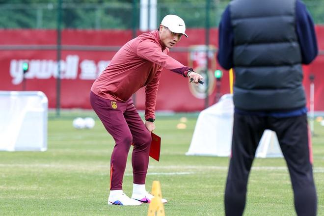 新国足肇庆开练：邵佳一要让国脚知道国家队“是什么”