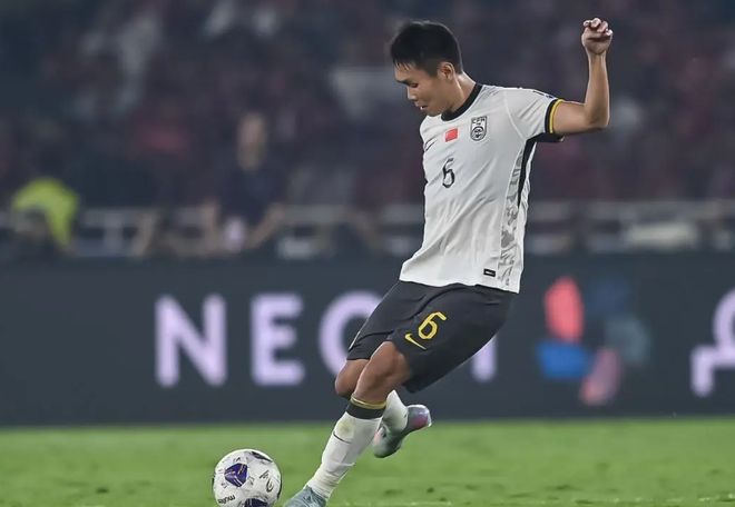 令人期待：外援证实，中国男足有5位高水平球员！2人获邵佳一青睐