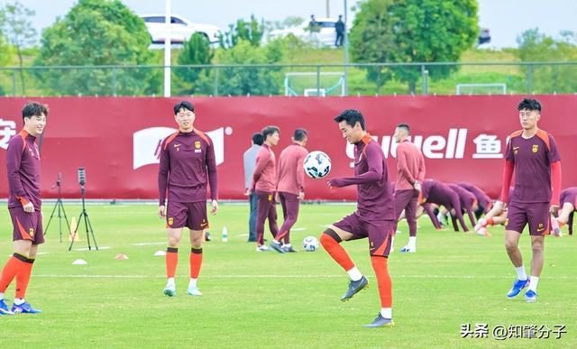 国足在肇庆开启2026年首期集训并举行训练开放日