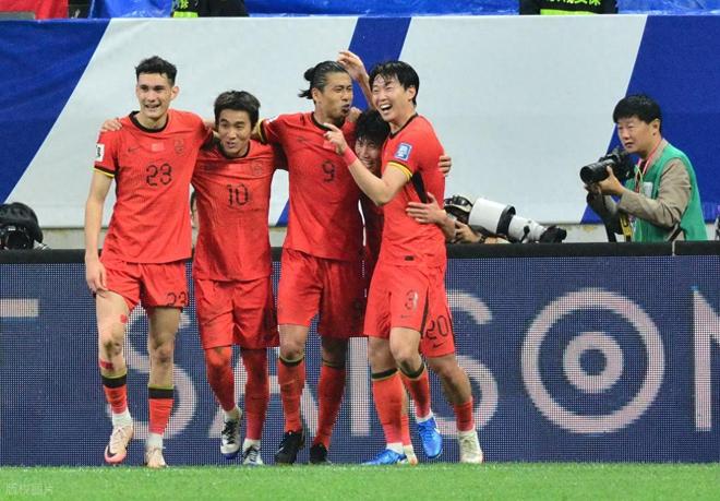 张玉宁当选新国足第一队长，外界议论纷纷，资历效率不出众