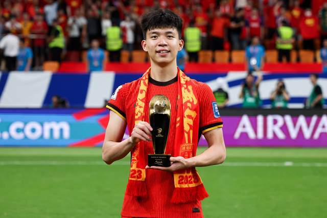 正式官宣！国足U23大名单出炉：王钰栋穿10号，CCTV5明晚直播首战