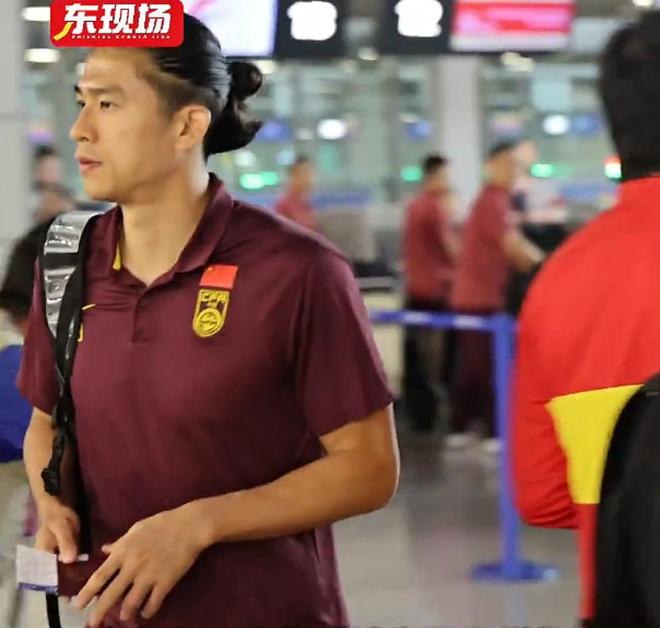 张玉宁适合第一队长?大连两个独苗!马里奥:原以为邵导十分硬汉 张玉宁适合第一队长?大连两个独苗!马里奥:原以为邵导十分硬汉