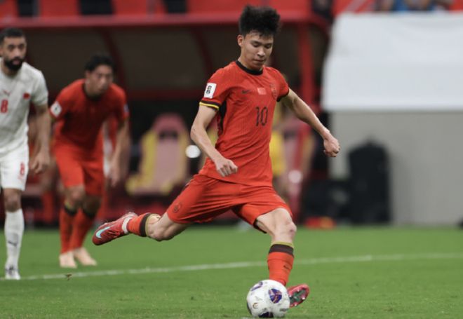 0-0！U23国足憾平伊拉克，多次浪费良机，要不是门将，早就落后了