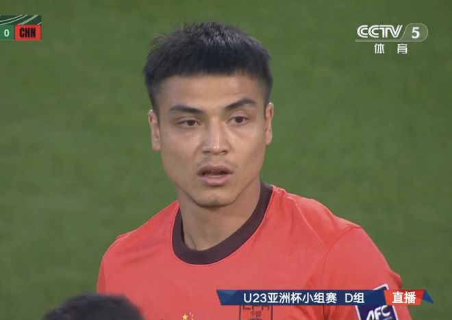 国足0-0平伊拉克！赛后数据一目了然，不是王钰栋，最大功臣是他