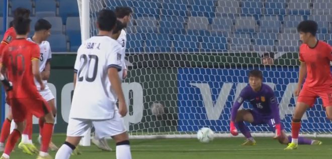 0-0！2-1！U23亚洲杯首轮，李昊神扑拯救国足，澳大利亚翻盘