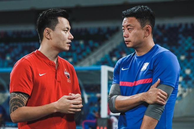 申花球迷集体道歉！功勋大牌刚被骂走数日，转身进入国足教练组了