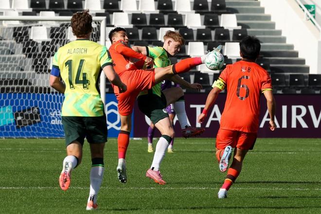 U23国足半场暂1-0澳大利亚！彭啸带伤+凌空爆射斩本届亚洲杯首球