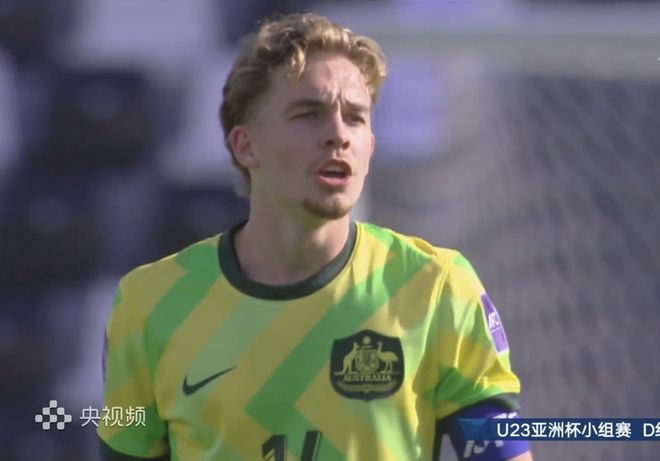 彭啸制胜球！国足1-0澳大利亚，2轮不败拿4分，最新出线形势如下