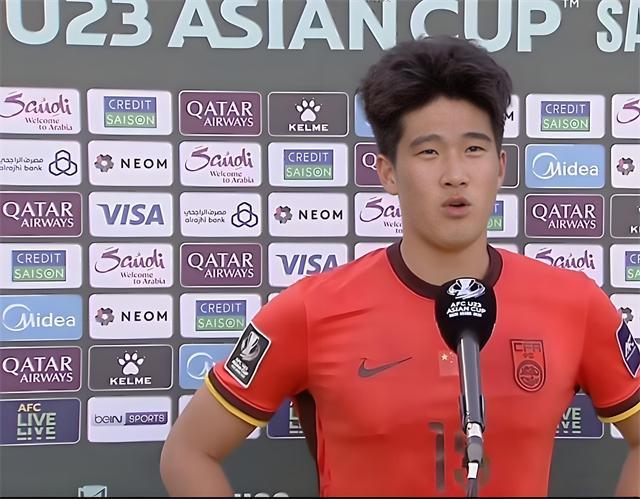 国足吃上饺子了！击败澳大利亚，两场不败成榜首，取胜方式很聪明