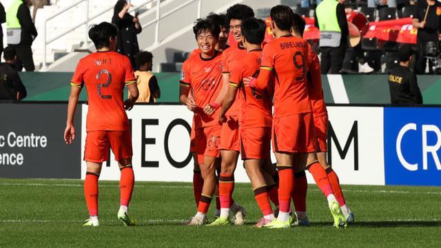 中卫进球门将救险，U23亚洲杯力克澳大利亚队，U23国足离淘汰赛真的近了