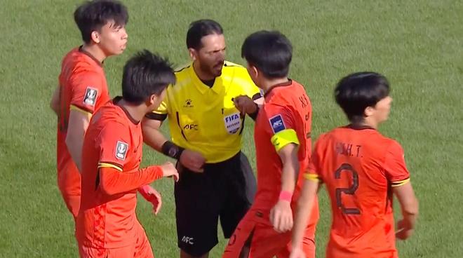 热议U23男足半场：小心红牌，裁判不友好；泰国脚下比我们好