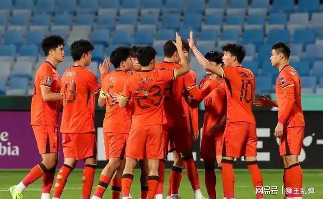 裁判针对+进攻哑火！李昊一己之力扛国足，守强攻弱淘汰赛悬了
