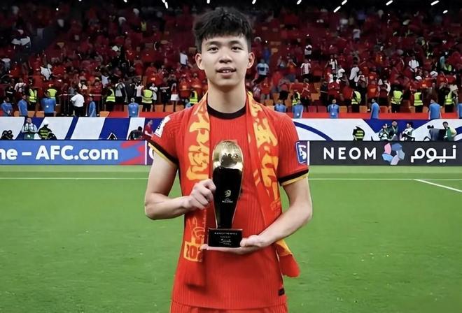 中国球员历史首次，王钰栋球探报告来了，评分7分，模板巴西国脚