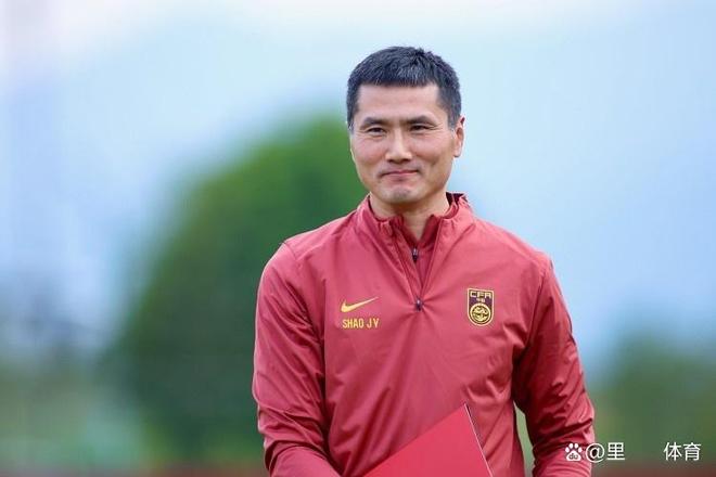 坚持年轻人上位思路、发展群众足球：邵佳一访谈谈及“苏超”问题
