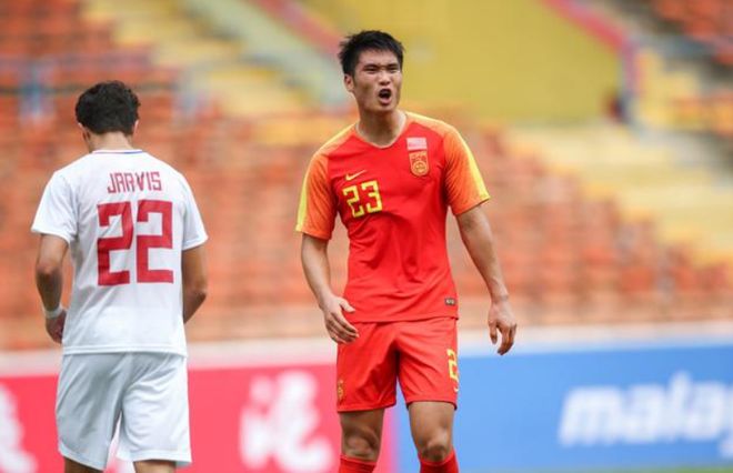 令人惋惜：一个月内，中国男足2大天才陨落，年纪轻轻前途堪忧