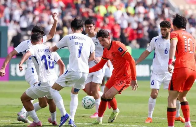 U23国足半场0比0平乌兹别克，射门2比11凸显两队差距，李昊立功了