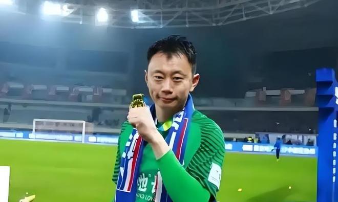 上港已在冬训前完成一笔续约！本土飞翼留队无悬念，值得期待