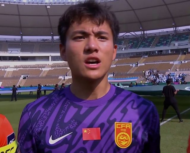 李昊大喊：我被踩到了！U23亚洲杯：苦战90分钟，国足0-0暂平对手