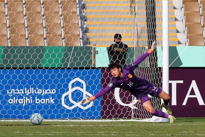 李昊：入场被焰火喷地眼睛看不清，贺一然帮我挡的那球最关键