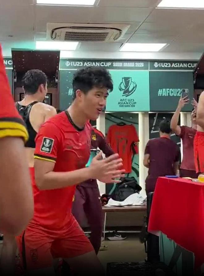 老蒯+拜合：计划有变 荷兰两大剑客怒赞 球迷：别飘 再赢两场回家