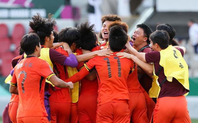 感谢韩国队，2-1绝杀澳大利亚！四强出炉，国足夺冠希望大增