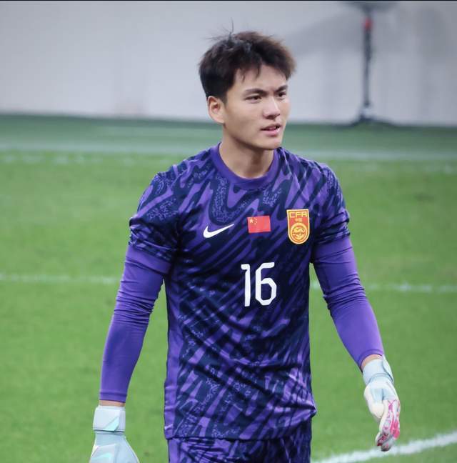 国足U23今天23点迎战越南，CCTV5直播！国足穿白色球衣，1人停赛