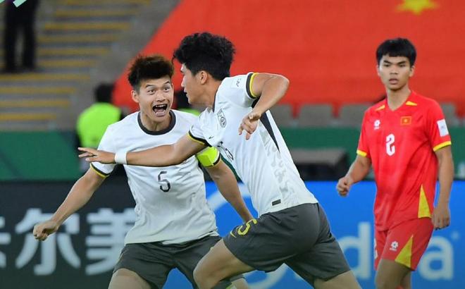 奇迹！3:0大胜10人越南，国足U23杀入决赛，赛后一幕：令人动容！